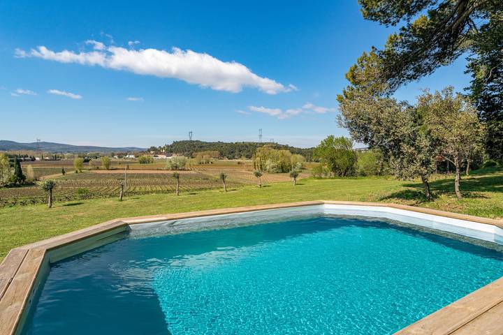 Casa vacanze Les Gîtes De Figon con piscina privata, Wi-Fi e aria condizionata in Laudun-l'Ardoise, Nimes e dintorni