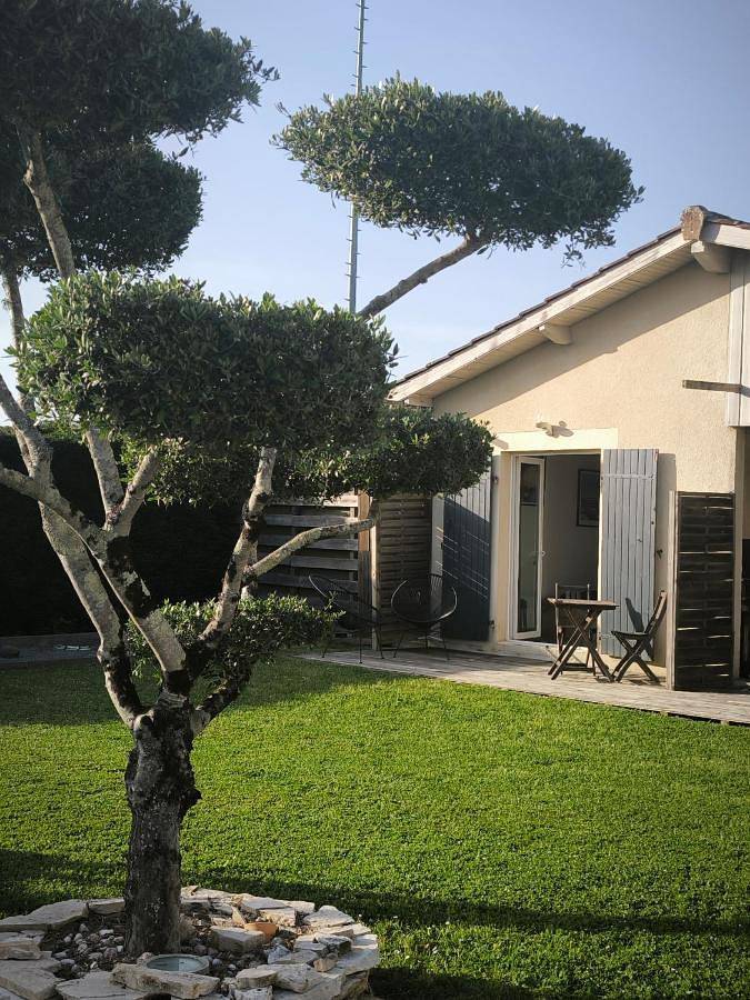 Gîte pour 2 personnes, avec terrasse et jardin à Cénac