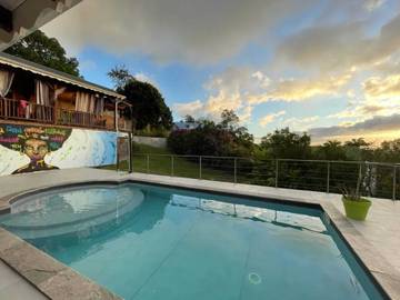 Gîte pour 4 personnes, avec piscine et terrasse à Vieux-Habitants