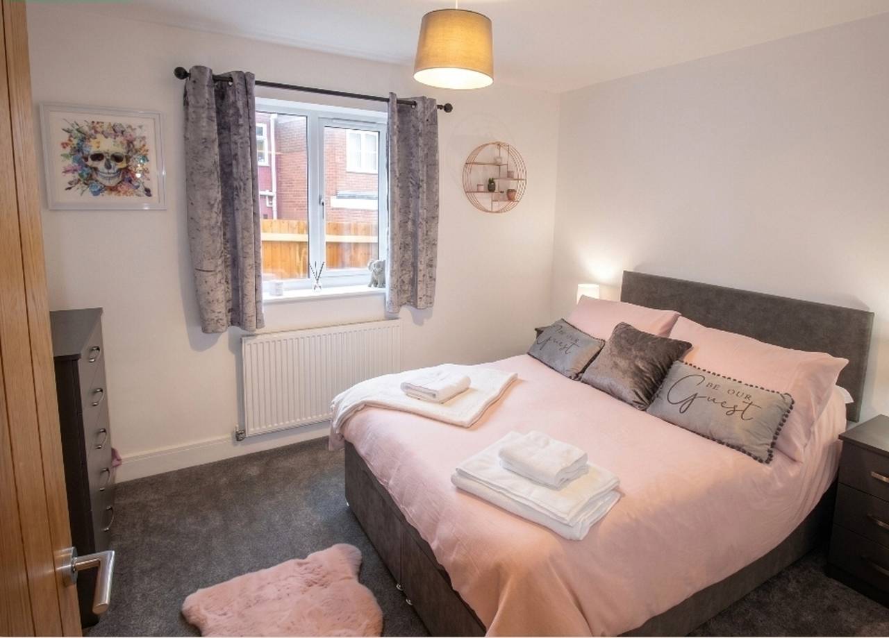 2 Bed, Sleeps 4, Pet Friendly, Free Parking in South Yorkshire