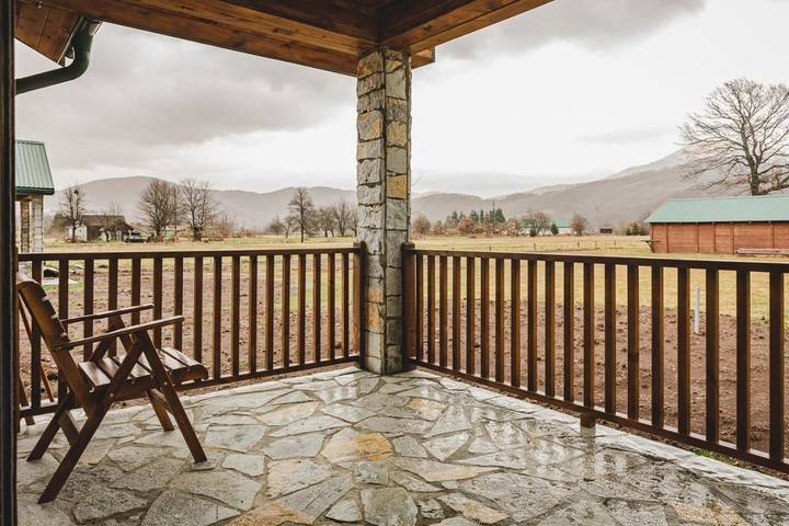 Chalet für 6 Personen, mit Sauna und Garten sowie Terrasse und Ausblick in Montenegro - 2