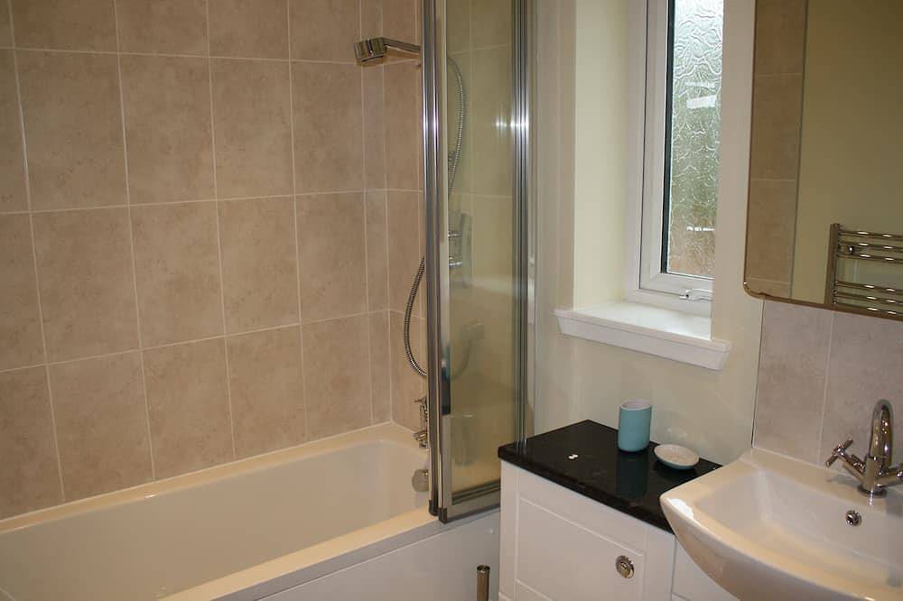 Light and bright ground floor level cottage, sleeps 4 in North Berwick, Edinburgh and Lothian