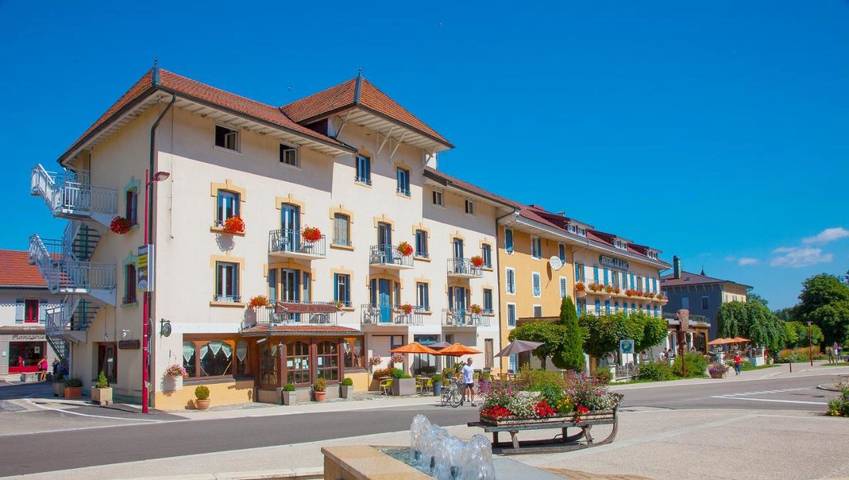 Hôtel pour 2 personnes, avec vue ainsi que piscine et jardin à Malbuisson - 2