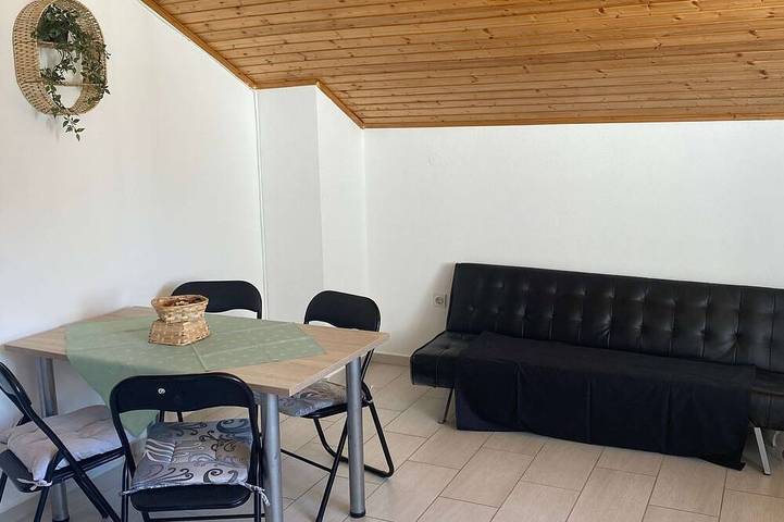 Ganze Wohnung, 1-Zimmer-Ferienwohnung mit Balkon und Meerblick Preko, Ugljan in Plaža Jaz, Poljana