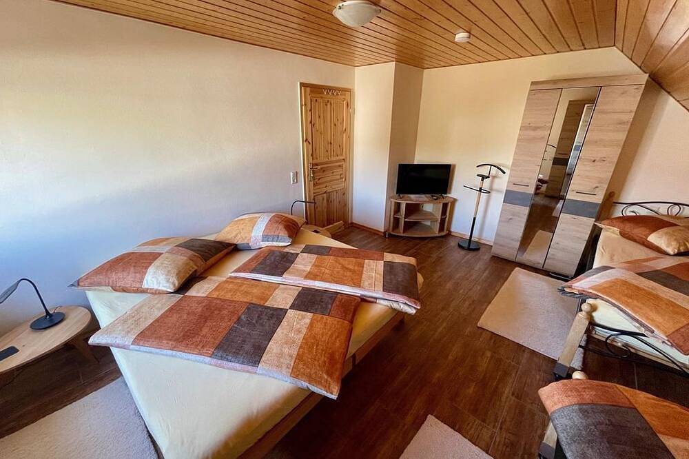 Ganze Wohnung, Feriendomizil Marika - 5-Bett-Ferienwohnung Dusche/ Wc, 2 Schlafräume in Kottenheim, Osteifel