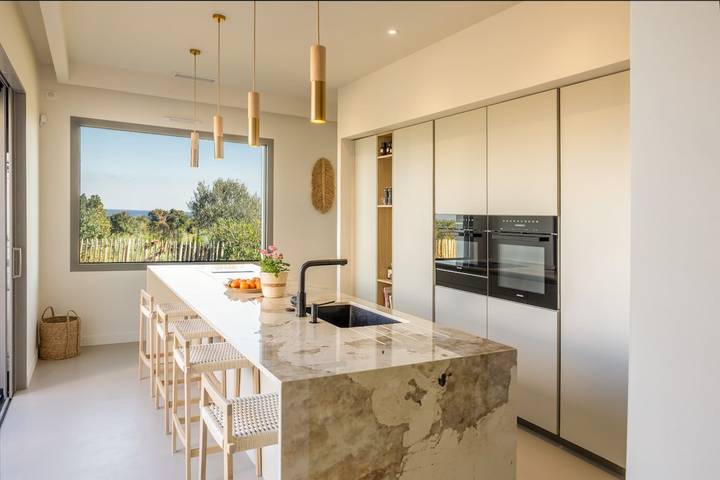 Location de vacances pour 8 personnes, avec piscine et jardin, adapté aux familles à Cervione - 4