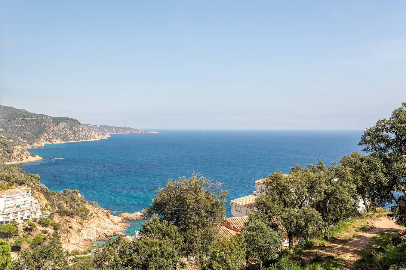 Apartamento entero, Apartamento 'Cala Salions' con vistas al mar, jardín compartido y Wi-Fi in Salionç, Costa Brava