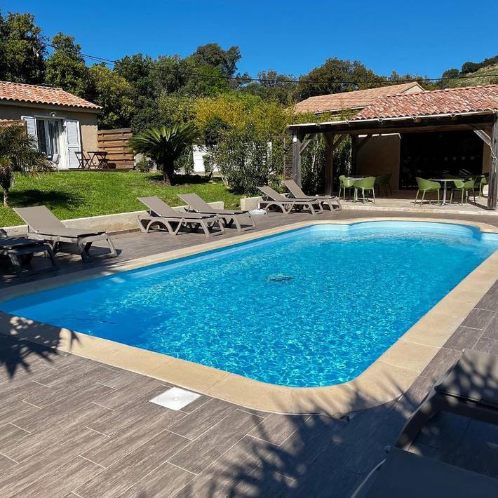 Chambre d’hôte pour 2 personnes, avec Terrasse et Jardin ainsi que Piscine et Vue à Saint-Florent