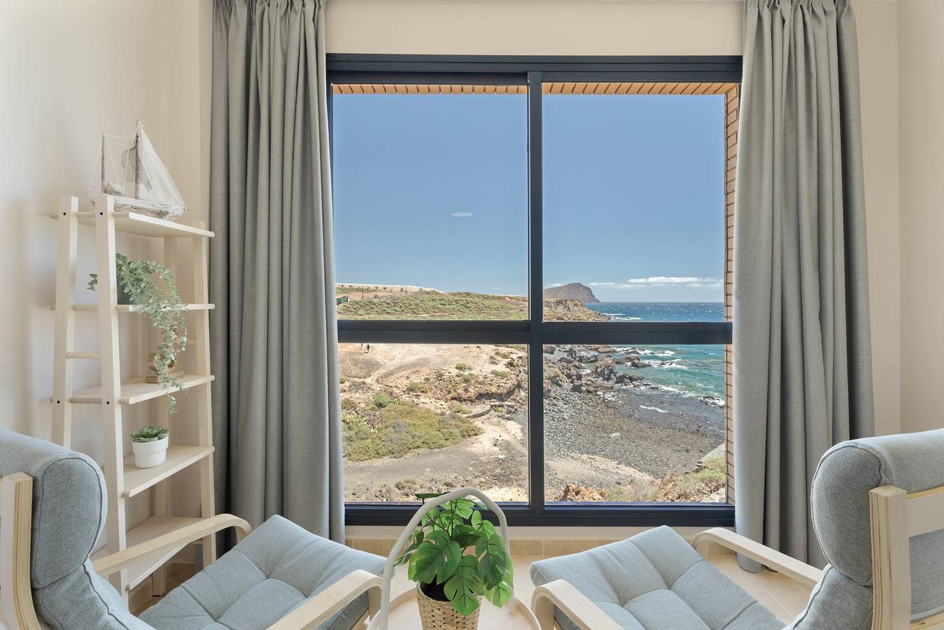 Appartement entier, Vacances 'Maresía' avec vue sur la mer, terrasse privée et Wi-Fi in Los Abrigos, Granadilla de Abona
