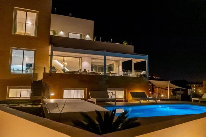 Casa rural para 12 personas, con jardín además de piscina y terraza en Fuengirola - 2
