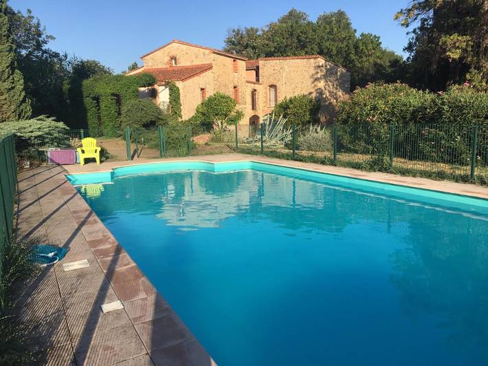 Gîte pour 10 personnes, avec terrasse et piscine, animaux acceptés