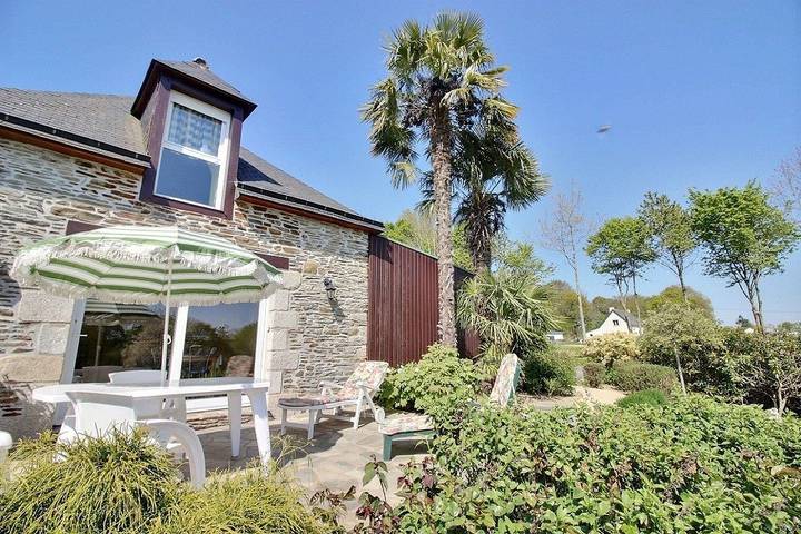 Gîte pour 6 personnes, avec Terrasse et Jardin à Saint-Caradec