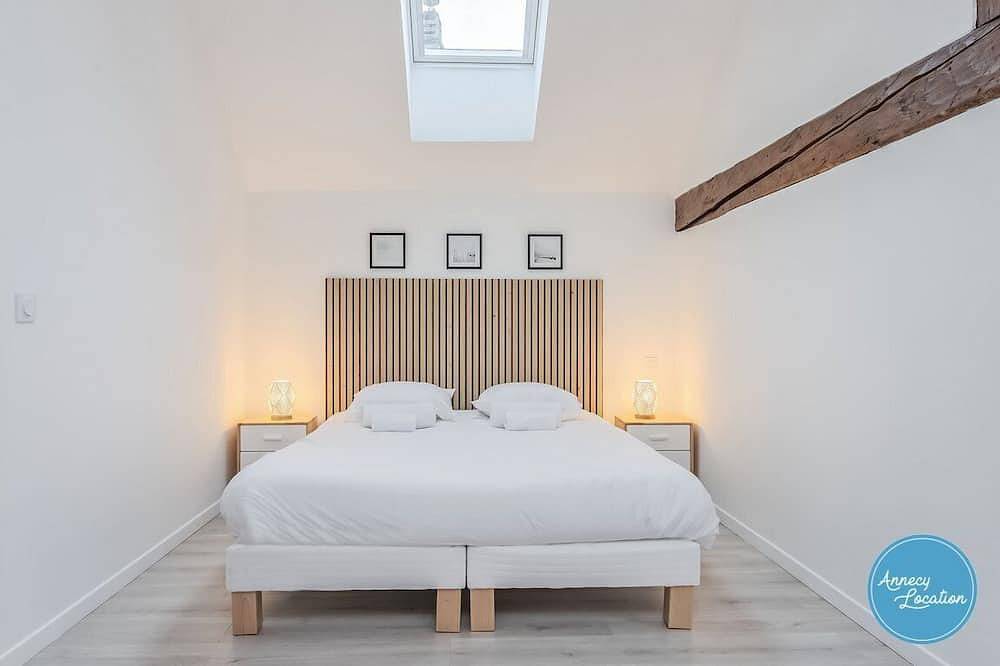 Renovated Chalet in the Heart of Menthon in Menthon-Saint-Bernard, Annecy region