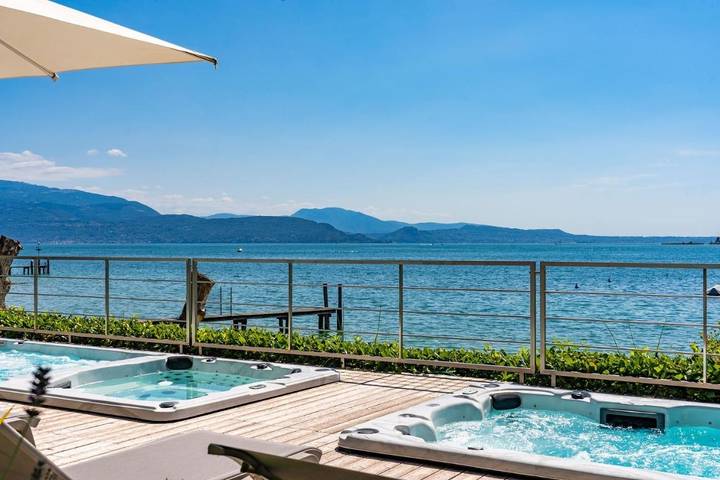 Camping per 7 persone, con Terrazza e Idromassaggio nonché Giardino e Panorama al Lago di Garda