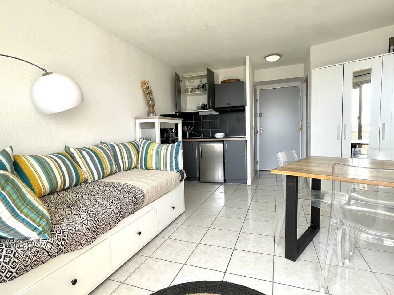 Apartamento entero, Apartamento renovado con piscina comunitaria, 4 plazas, aire acondicionado, wifi, terraza vista al mar in Canet-en-Roussillon, Côte d'Améthyste
