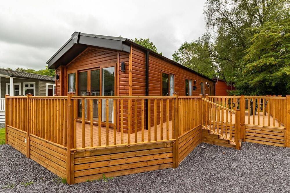 Luxury Lodge on White Cross Bay, lake Windermere in Lake District