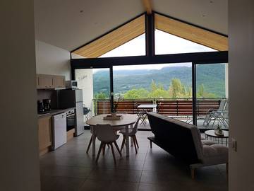 Gîte pour 4 personnes, avec jacuzzi et jardin ainsi que terrasse et sauna dans l' Ariège