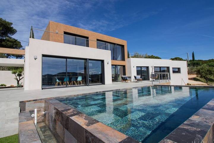 Location de vacances pour 8 personnes, avec jardin et balcon dans Plage Coupereau