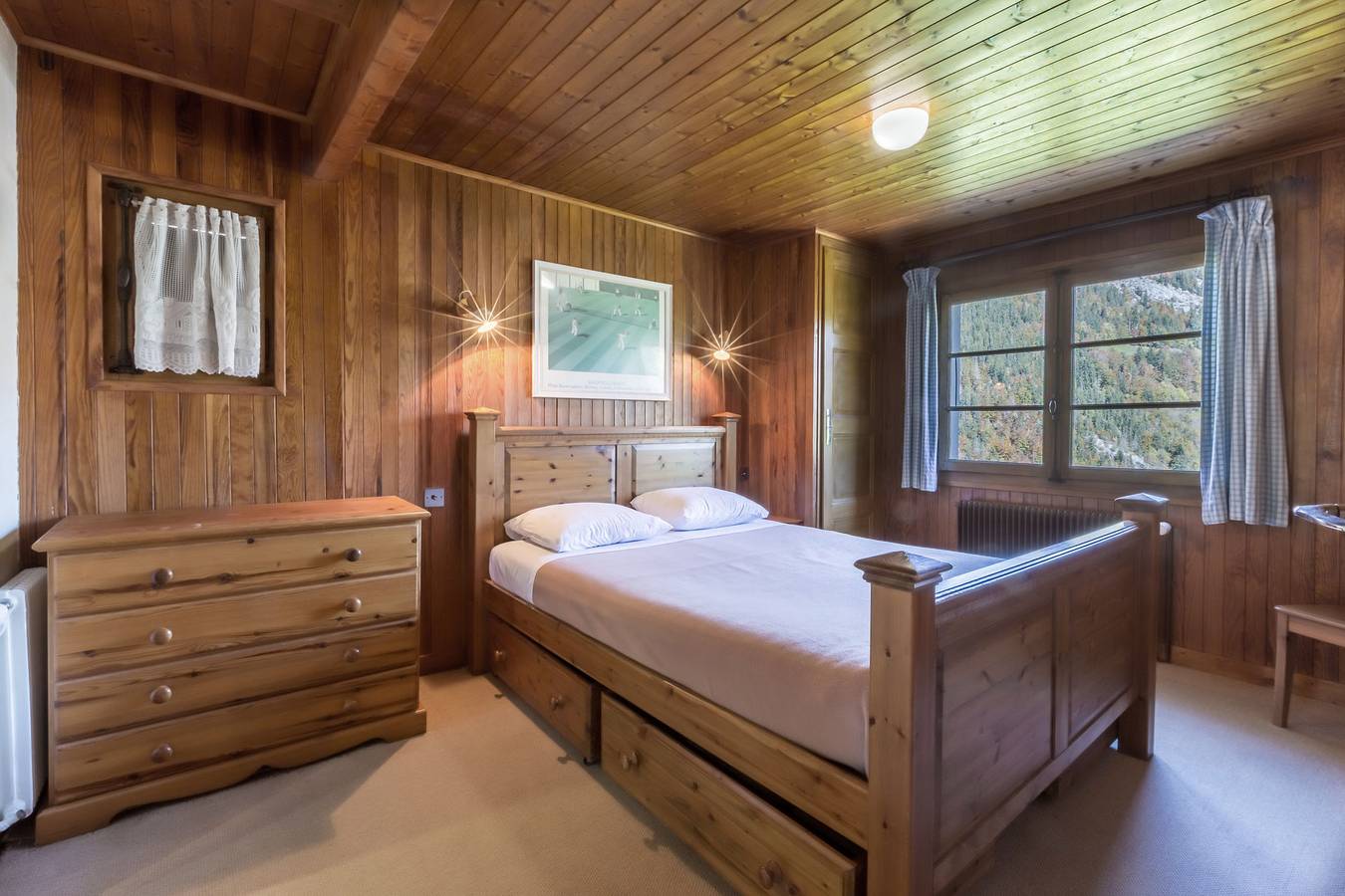 Slopes nearby, panoramic view, fireplace, garage, Wi-Fi access (Foret) in La Clusaz, Región de Annecy