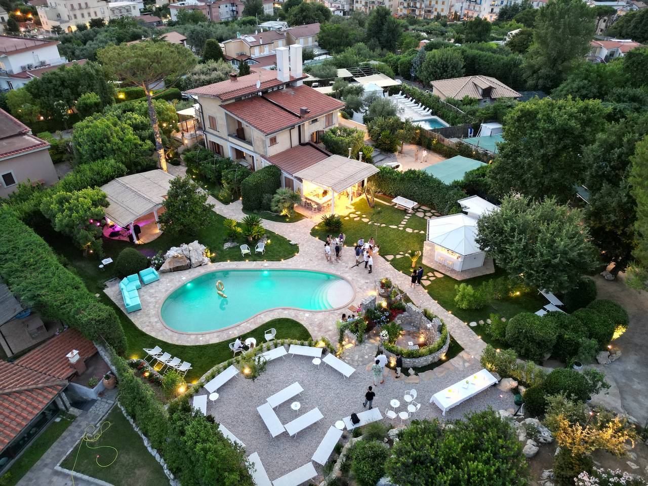 Amore Rentals - Resort Ravenna con Piscine, Vasche Idromassaggio, Terrazze, Ideale per Eventi in Sant'Agata sui Due Golfi, Massa Lubrense