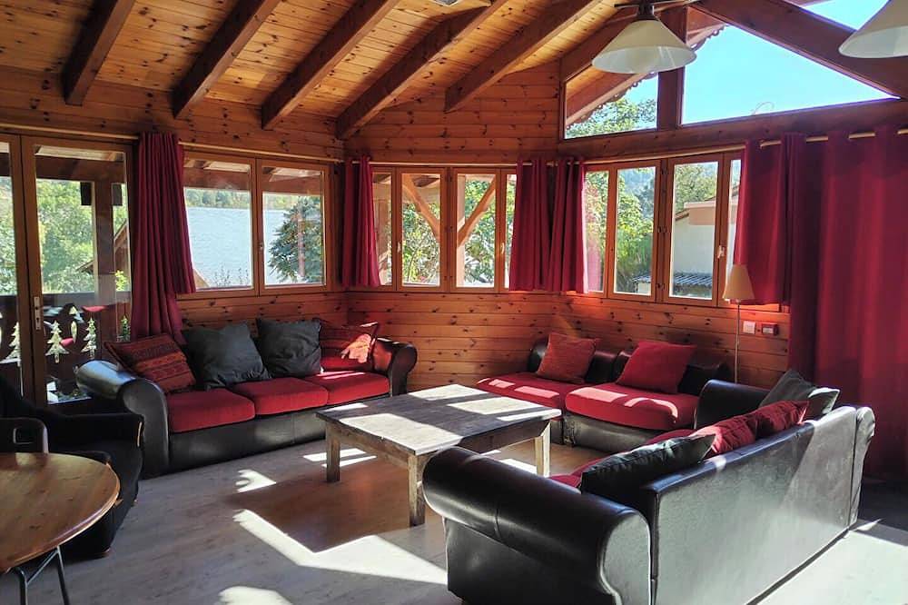 Chalet spacieux 15 personnes in Saint-Béat, Pyrénées