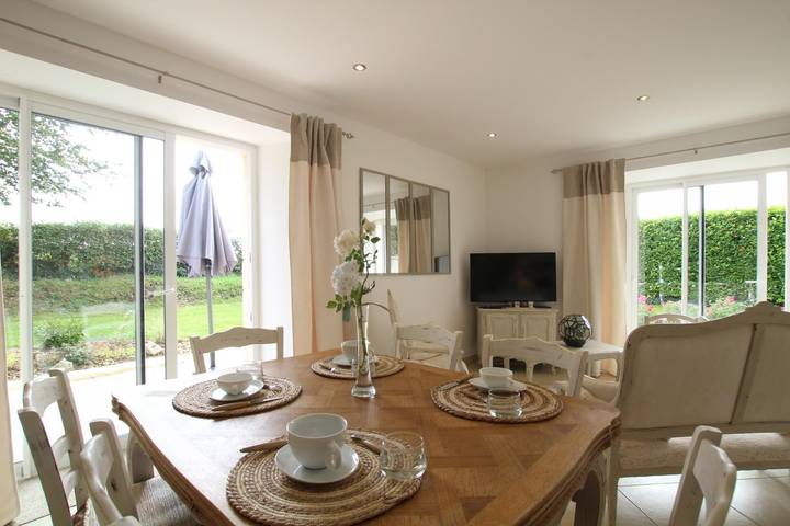 Gîte pour 2 personnes, avec terrasse ainsi que jardin et piscine dans Gare De Sottevast - 3