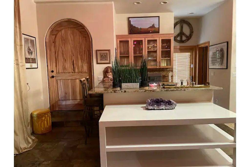 Sumptuous Corrales Oasis Approx 2.5 miles to Balloon Fiesta Park! in Corrales, Sandoval County