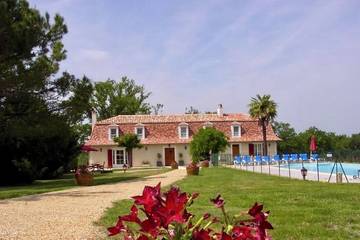 Gîte pour 12 personnes, avec jacuzzi ainsi que jardin et sauna à Saint-André-de-Double