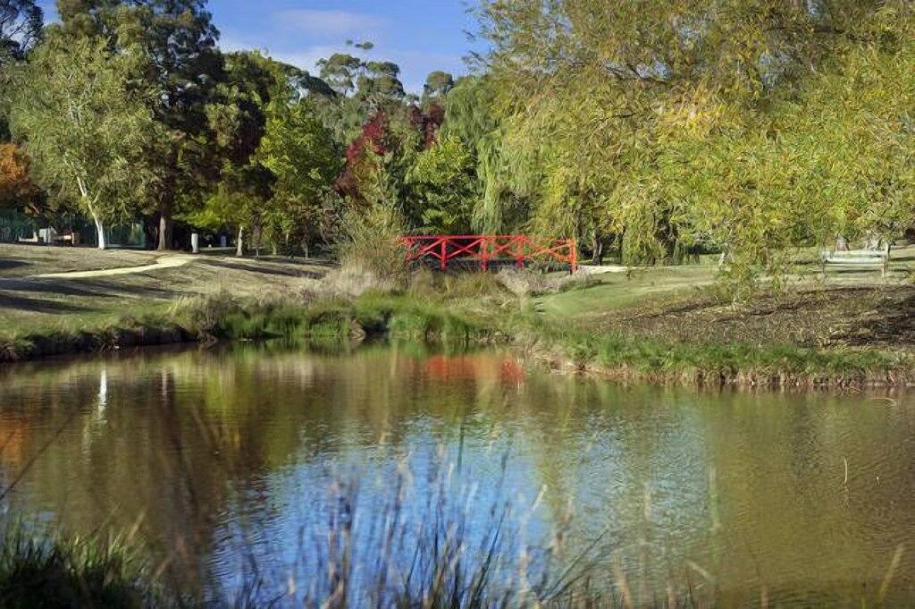 Trentham Lake Villas - Seeblick in Trentham, Hepburn Shire