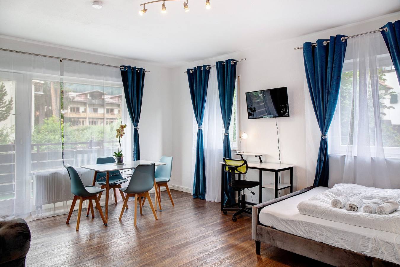 Ganze Wohnung, Ferienwohnung 'Alpina' mit Bergblick, Gemeinschaftsterrasse und Wi-Fi in Oberammergau, Bayerische Alpen