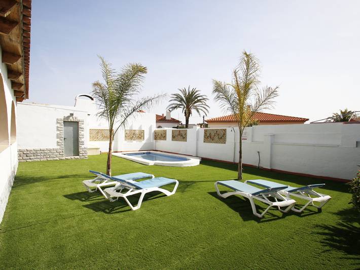 Casa rural para 8 personas, con terraza y jardín en Montroig