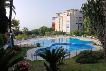 Gîte pour 4 personnes, avec piscine et balcon, adapté aux familles à San Remo