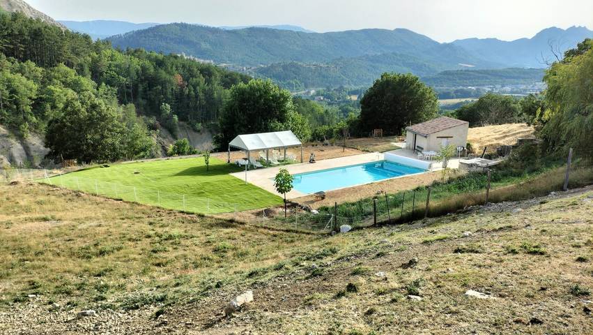Chalet para 5 personas, con terraza además de jardín y piscina - 1