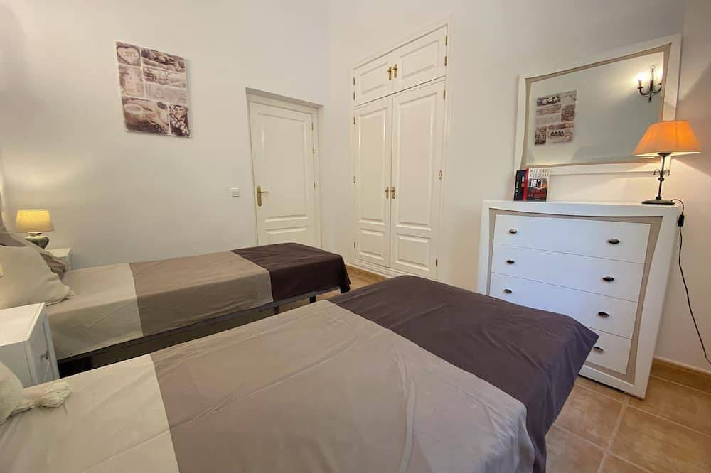 Luxury holiday villa with private swimming pool in a beautiful, peaceful setting in Mondrón, Periana