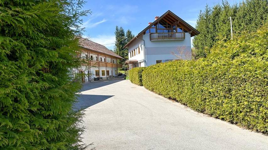 Ferienwohnung für 2 Personen, mit Terrasse und Garten sowie Pool