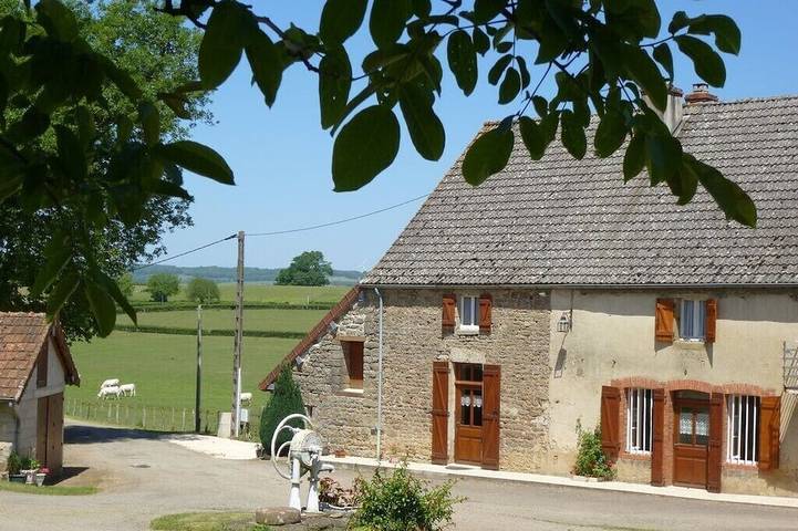 Agriturismo pour 6 personnes, avec jardin à Clomot