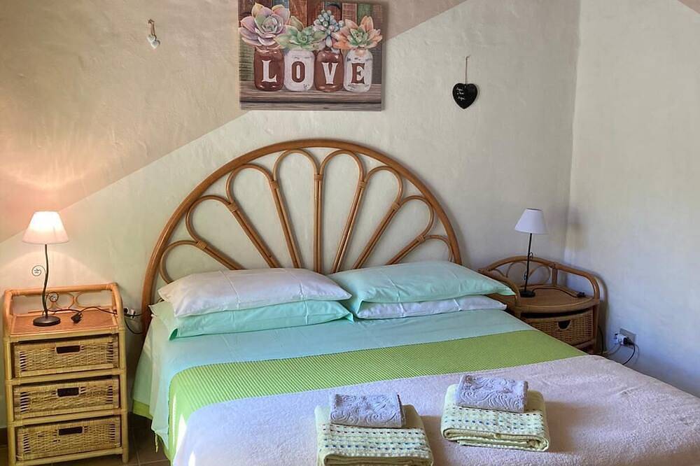 Eighteenth-century villa with pool sleeps seven in Sassari, Nurra