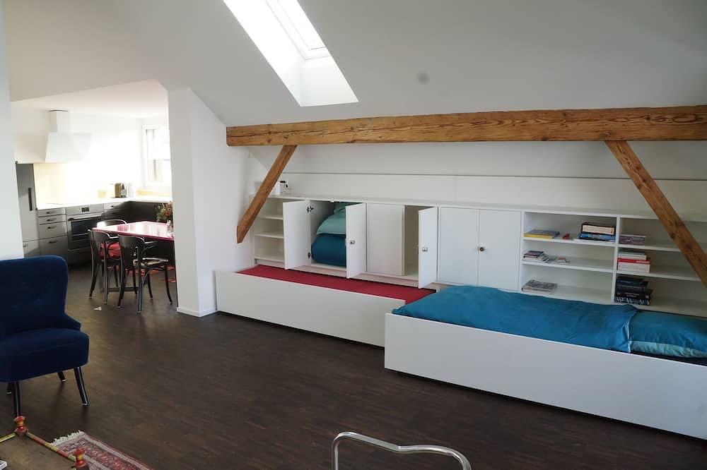 Ganze Wohnung, Grosszügige Dachwohnung mit herrlicher Berg- und Seesicht: Ackaert - Top of Thun in Thun, Thunersee