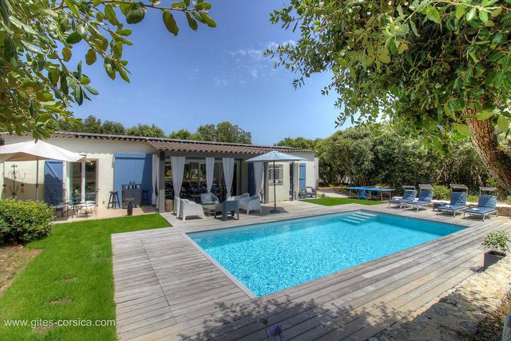 Gîte pour 8 personnes, avec vue ainsi que piscine et jardin - 1