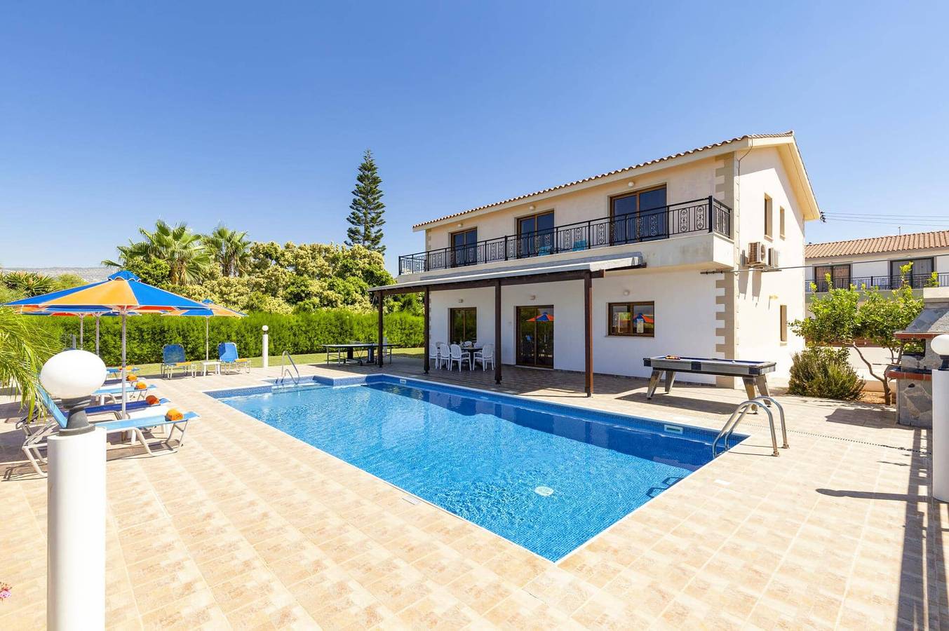 Villa for 8 People in Peyia, South Cyprus