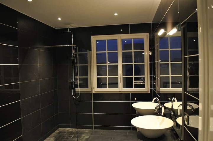 Location de vacances pour 6 personnes, avec jardin ainsi que jacuzzi et sauna dans Plage Vougot Plouguerneau - 2