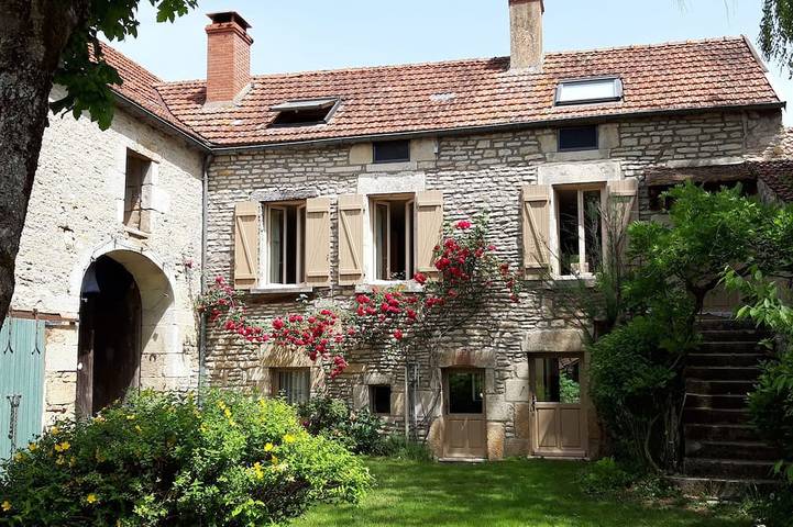 Location de vacances pour 7 personnes, avec jardin à Pleur