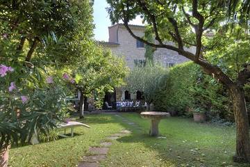 Gîte pour 8 personnes, avec jardin dans Office De Tourisme De Venasque