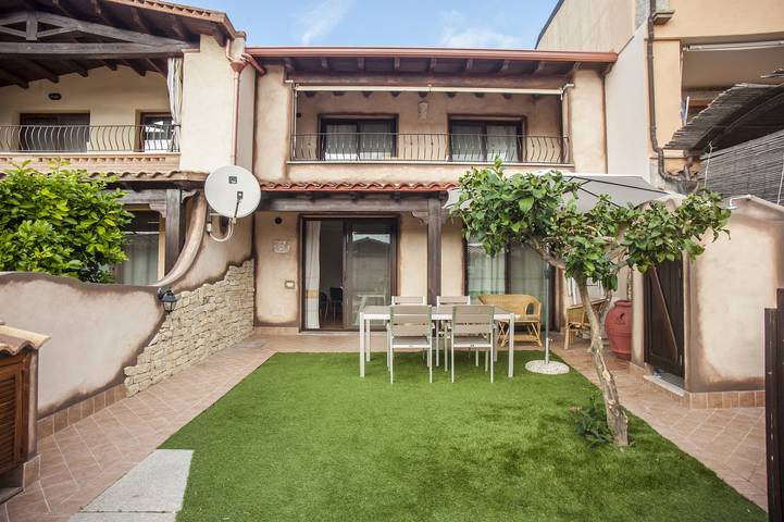 Location de vacances pour 4 personnes, avec jardin, adapté aux familles dans Domus De Maria - 2