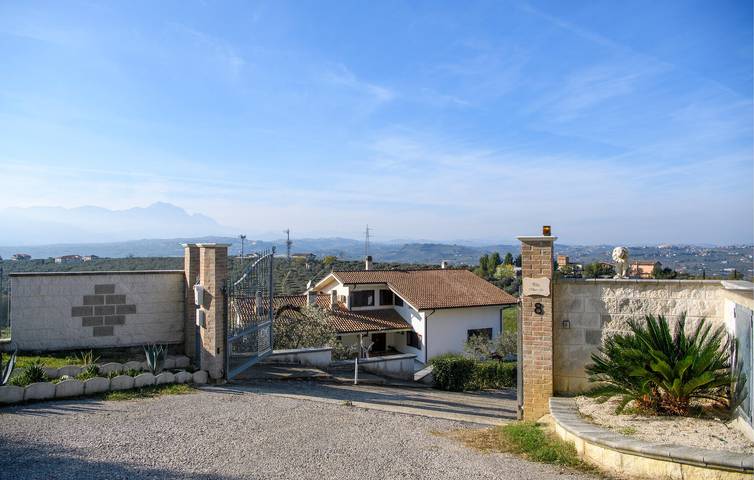 Appartamento intero, Accogliente appartamento con piscina e terrazza vicino a Moscufo in Moscufo, Provincia di Pescara