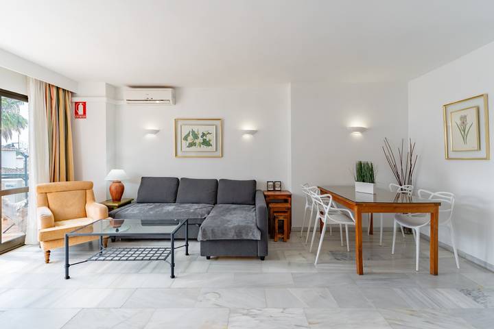 Entire apartment, Apartment 'Puebla Lucia Fuengirola' with Shared Pool, Wi-Fi and Air Conditioning in Fuengirola Centre, Fuengirola