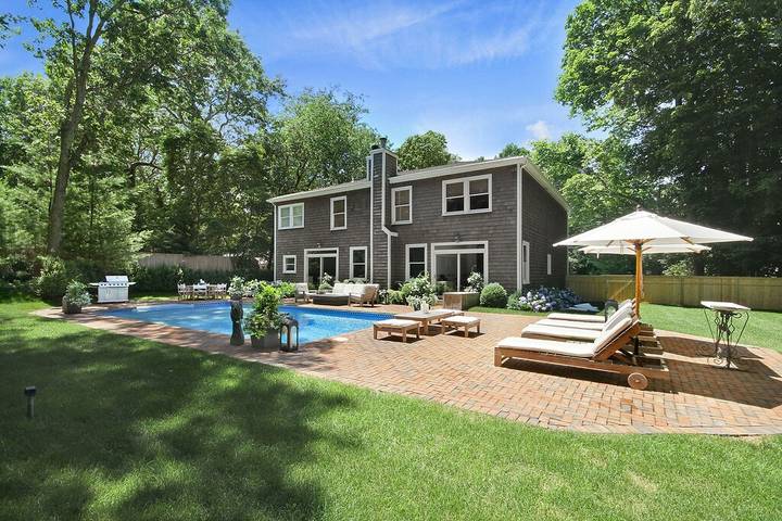 Vacation home for 8 people, with hot tub and yard in The Hamptons