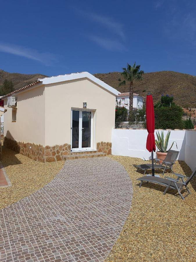 Ferienwohnung für 2 Personen, mit Terrasse und Pool sowie Ausblick