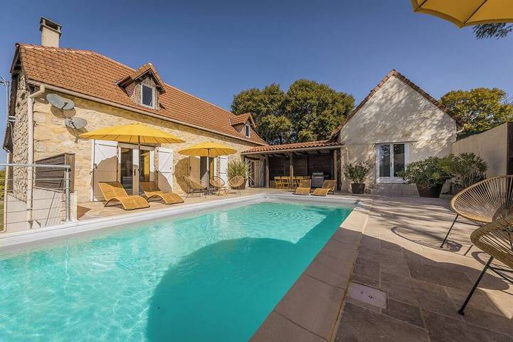 Location de vacances pour 8 personnes, avec jardin et terrasse à Reilhaguet