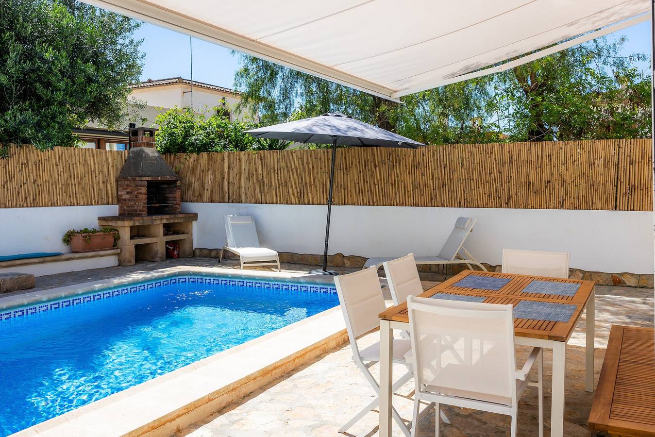 Villa Balena mit beheiztem Pool, Meerblick, Wlan und Klimaanlage in Sa Ràpita, Campos